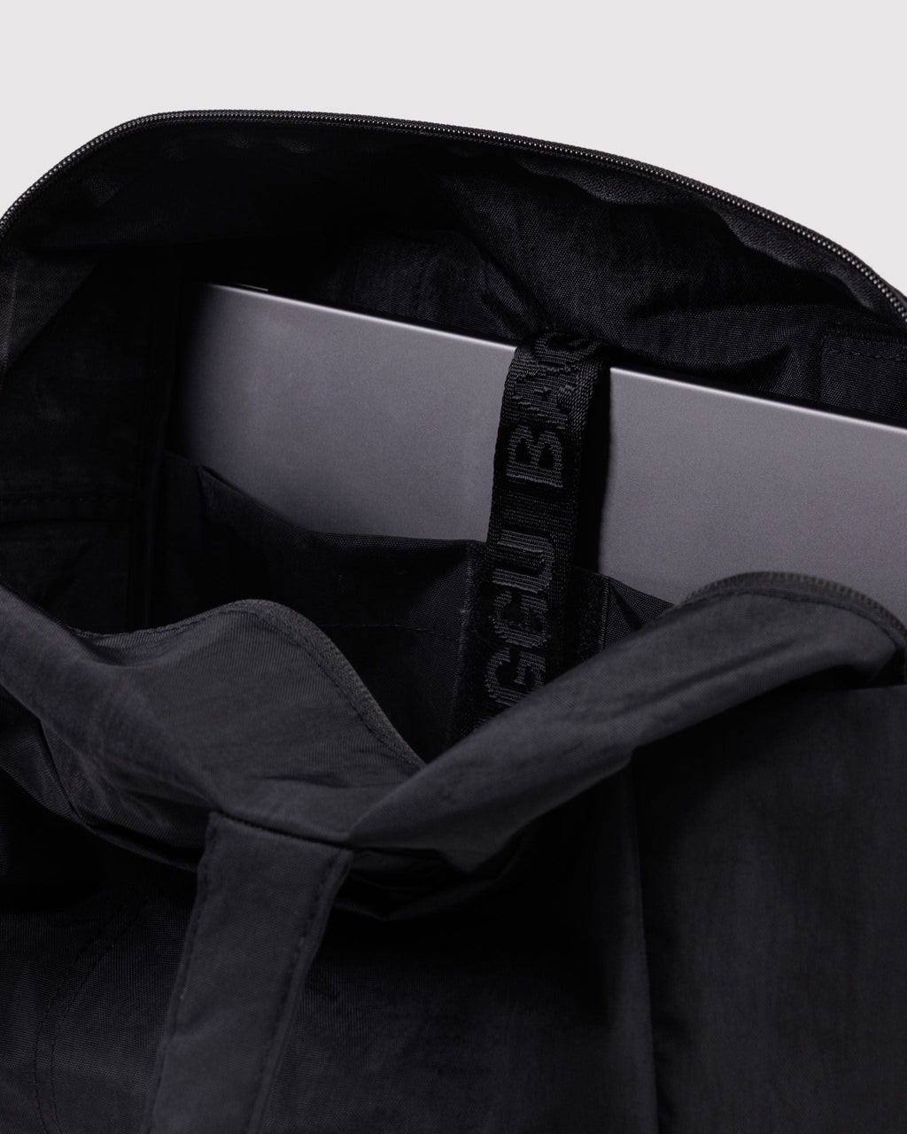 Everyday Cloud Bag in Black for Spacious Casual Carry