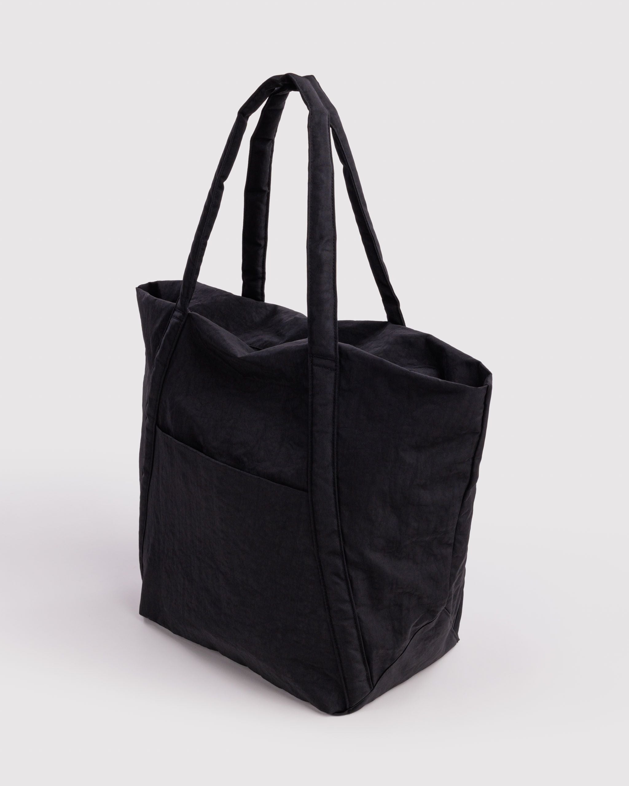 Cloud Bag in Black for Spacious Casual Carry