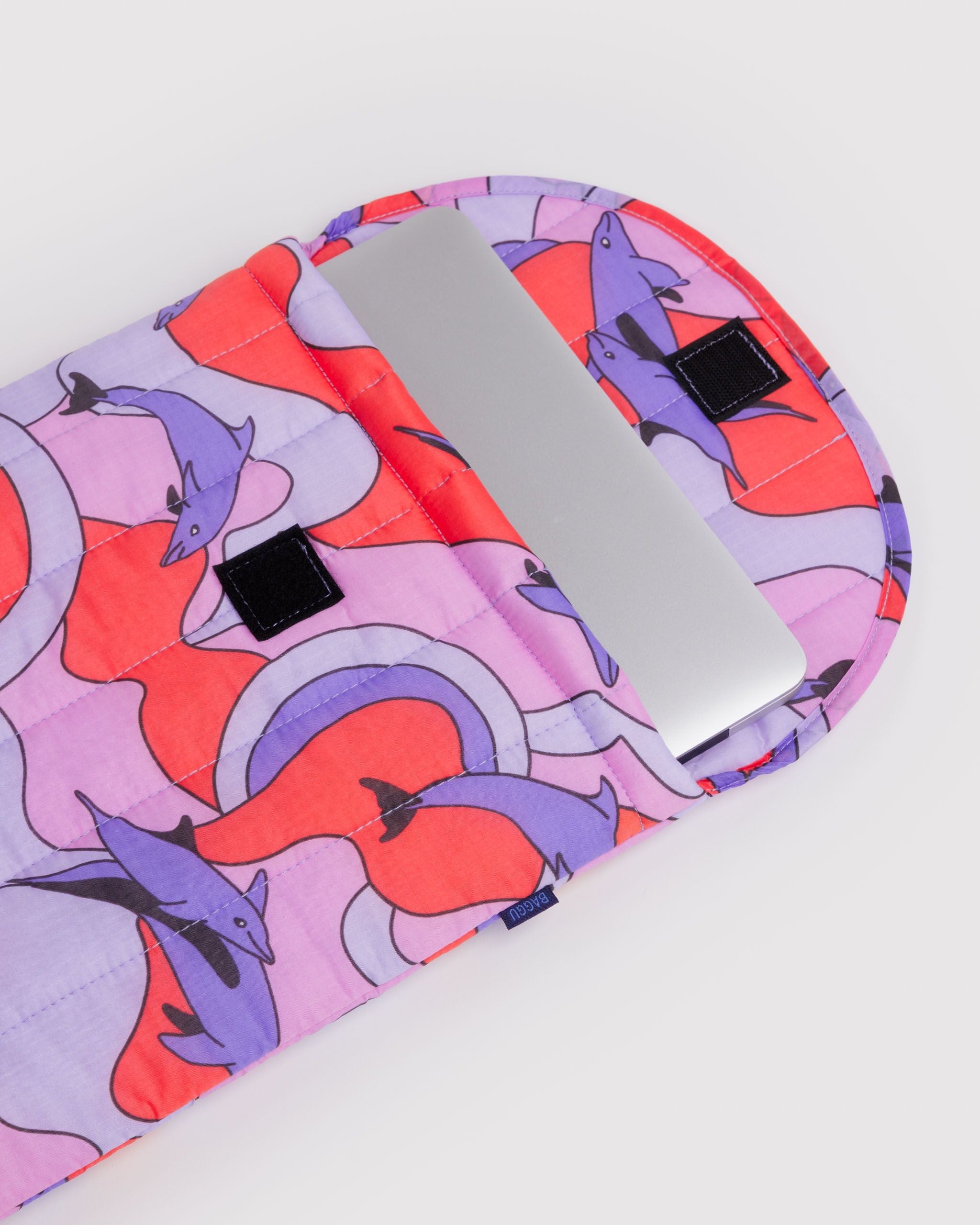 Puffy Laptop Sleeve 16 in Dolphins for Lightweight Device Storage