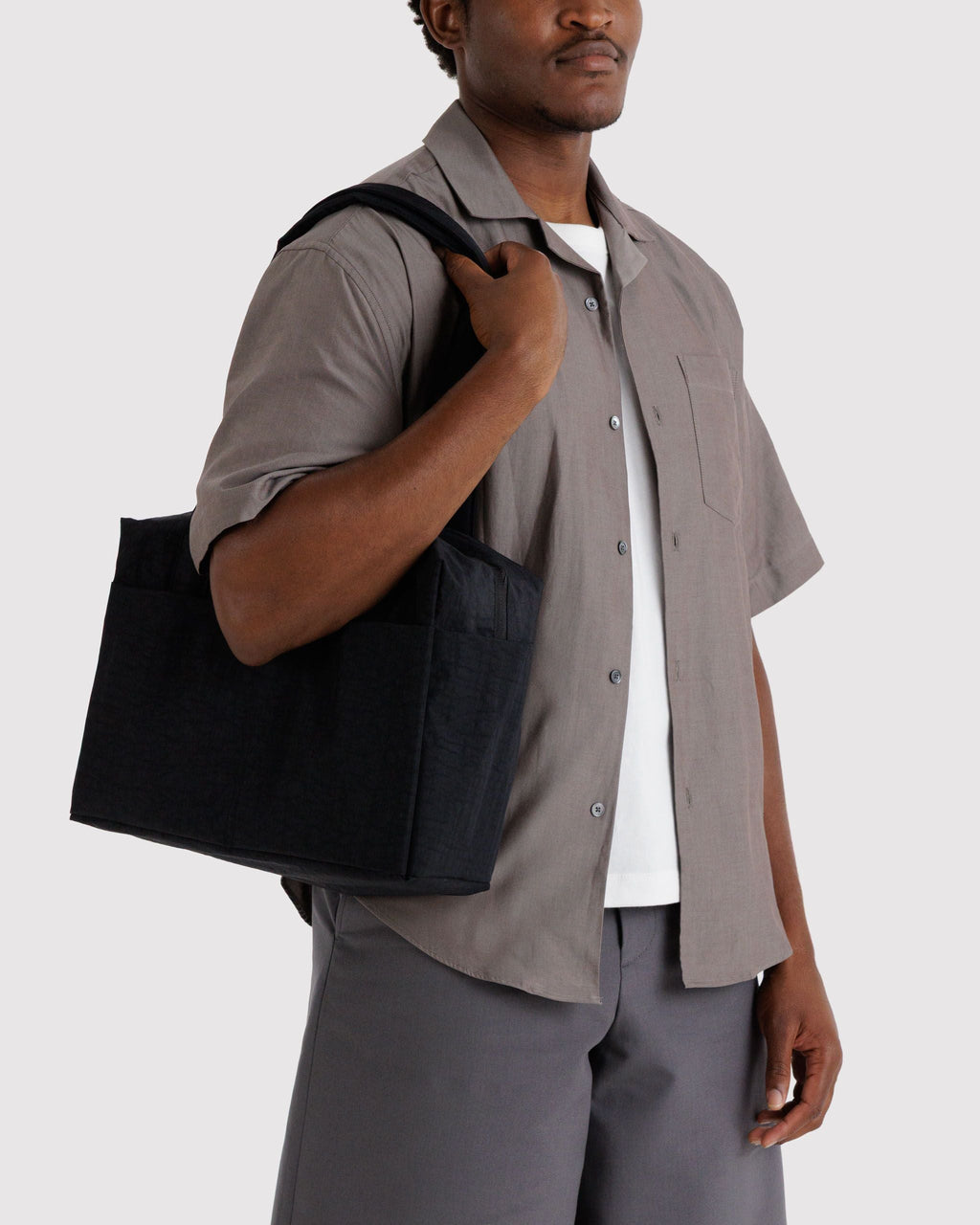 Everyday Cloud Bag in Black for Spacious Casual Carry