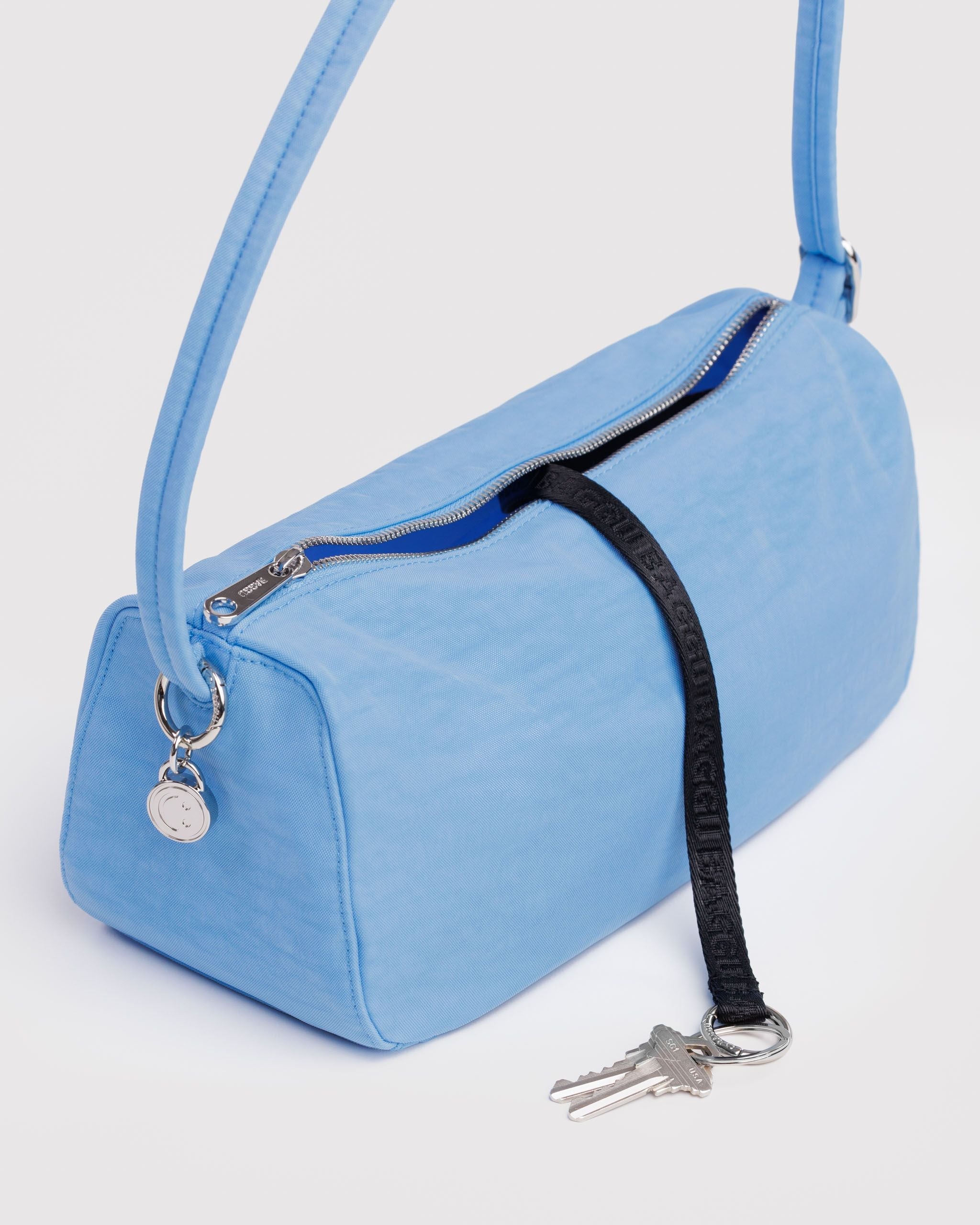 Nylon Loaf Bag in Piscine for Comfortable Crossbody Style