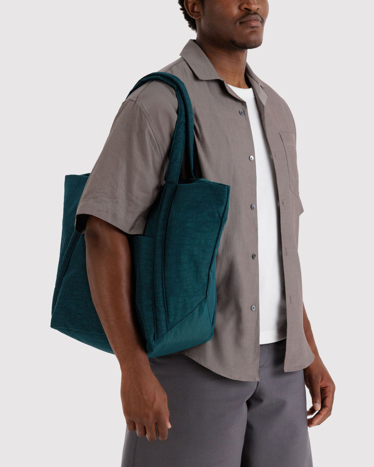 Cloud Bag in Deep Sea for Spacious Casual Carry