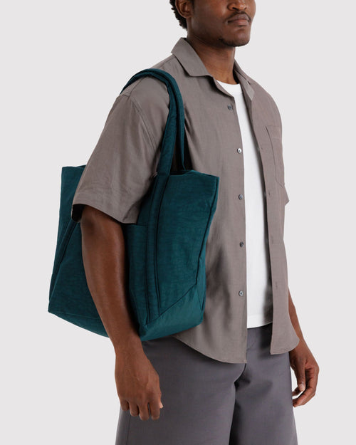 Cloud Bag in Deep Sea for Spacious Casual Carry