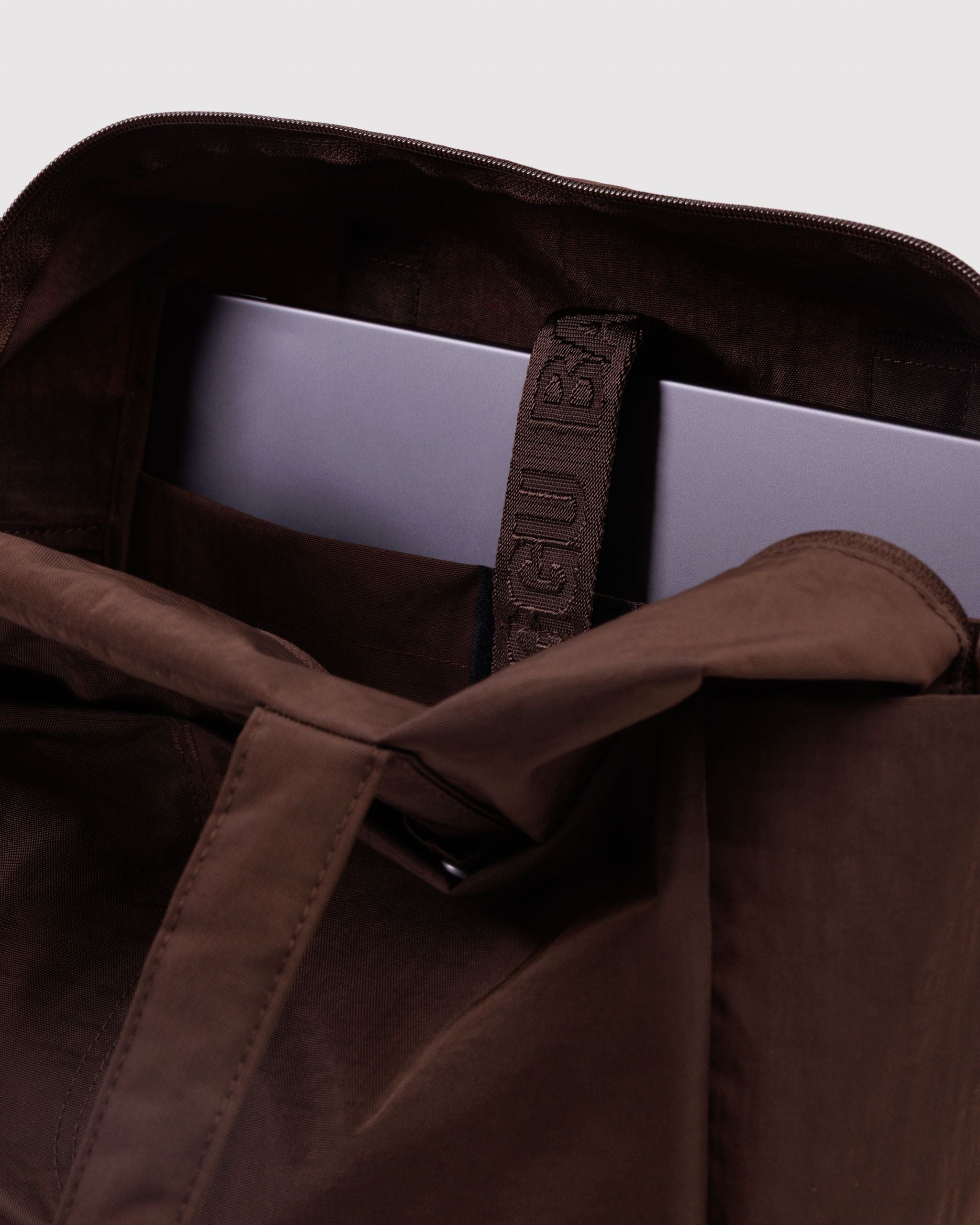 Everyday Cloud Bag in Coffee for Spacious Casual Carry