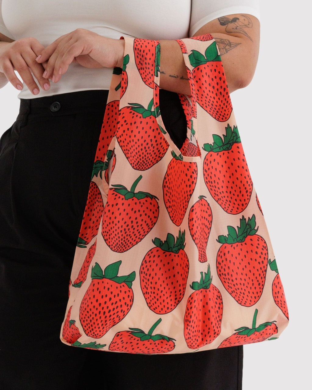 Standard Baggu in Strawberry for Colorful Daily Shopping